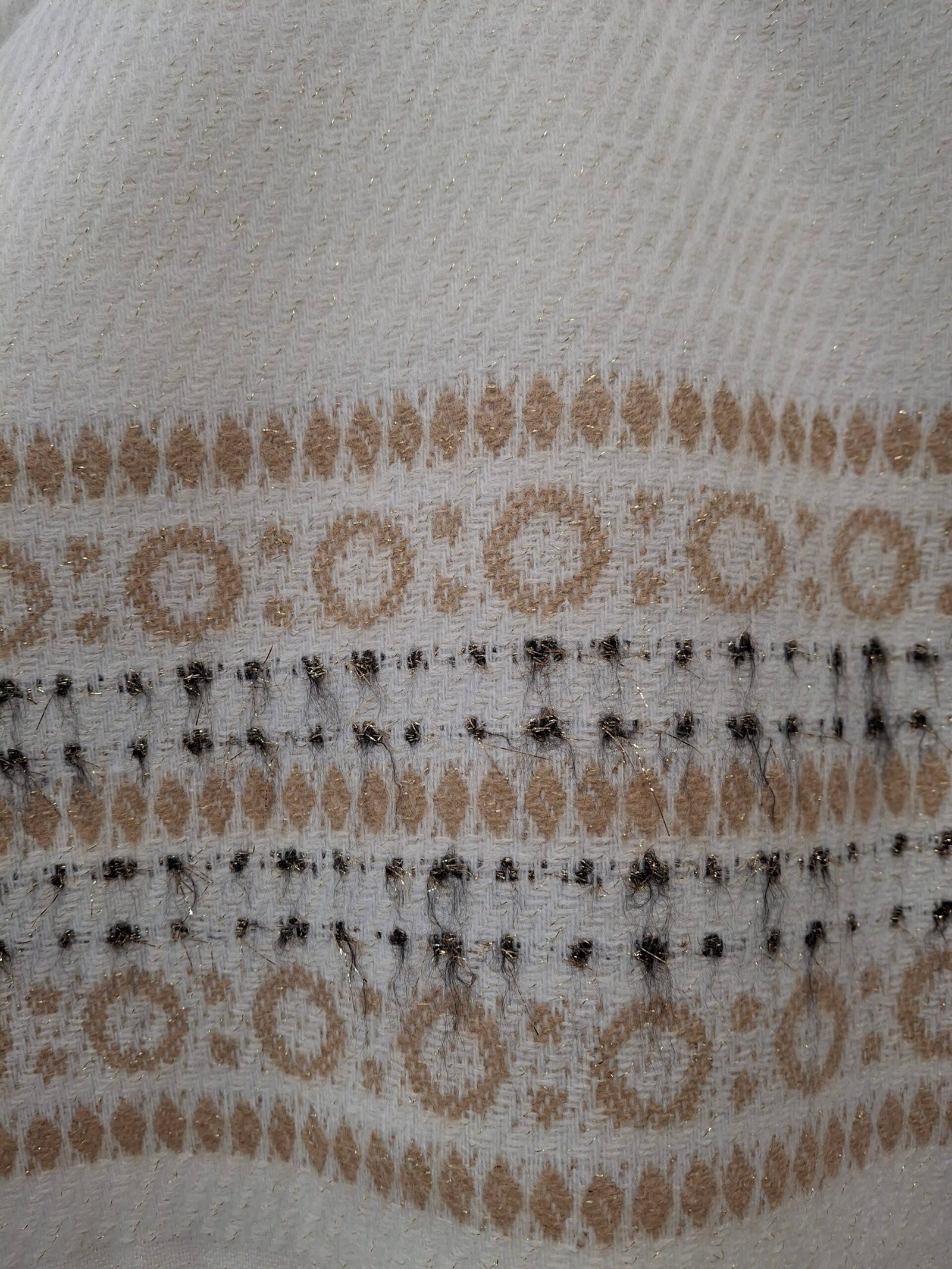 Poncho Beige écru Fait en France : Chaud, Élégant et Confortable – Image 3