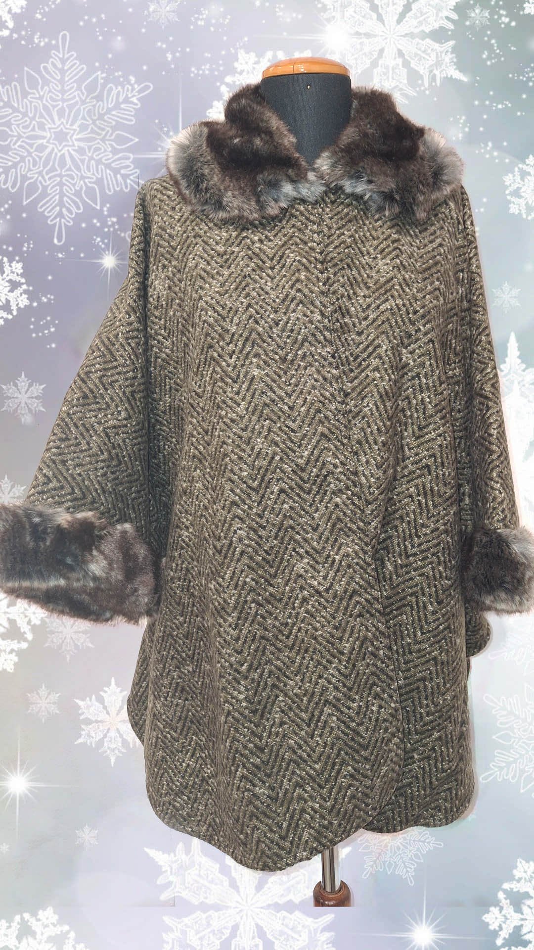 Cape veste noire chiné kaki – Sobriété et Charme – Col Fourrure – Image 2