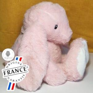 Bouillotte peluche lapin rose de profil, vendue par Acaponcho, fabriquée en France pour une chaleur douce et réconfortante.