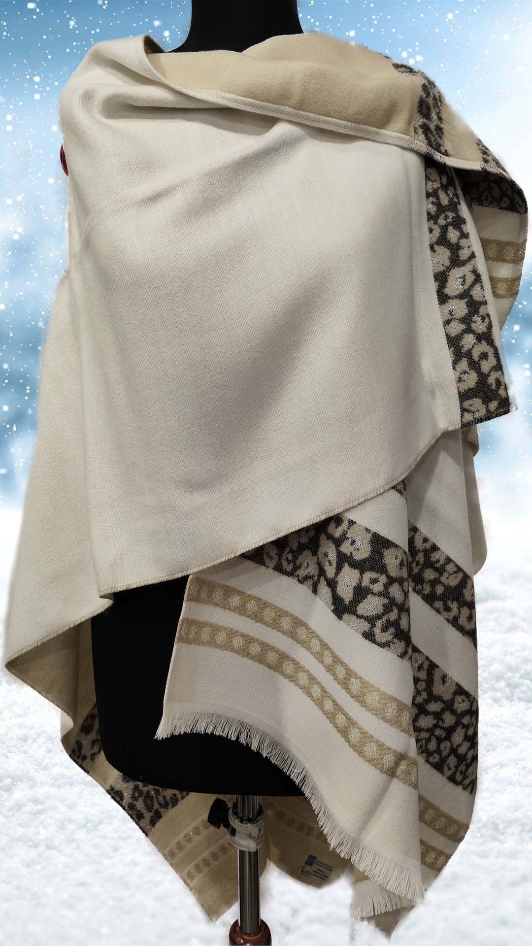 joli Poncho Francais femme léopard blanc/crème réversible, porté fermé, style élégant et raffiné, taille unique, lavage machine 30°