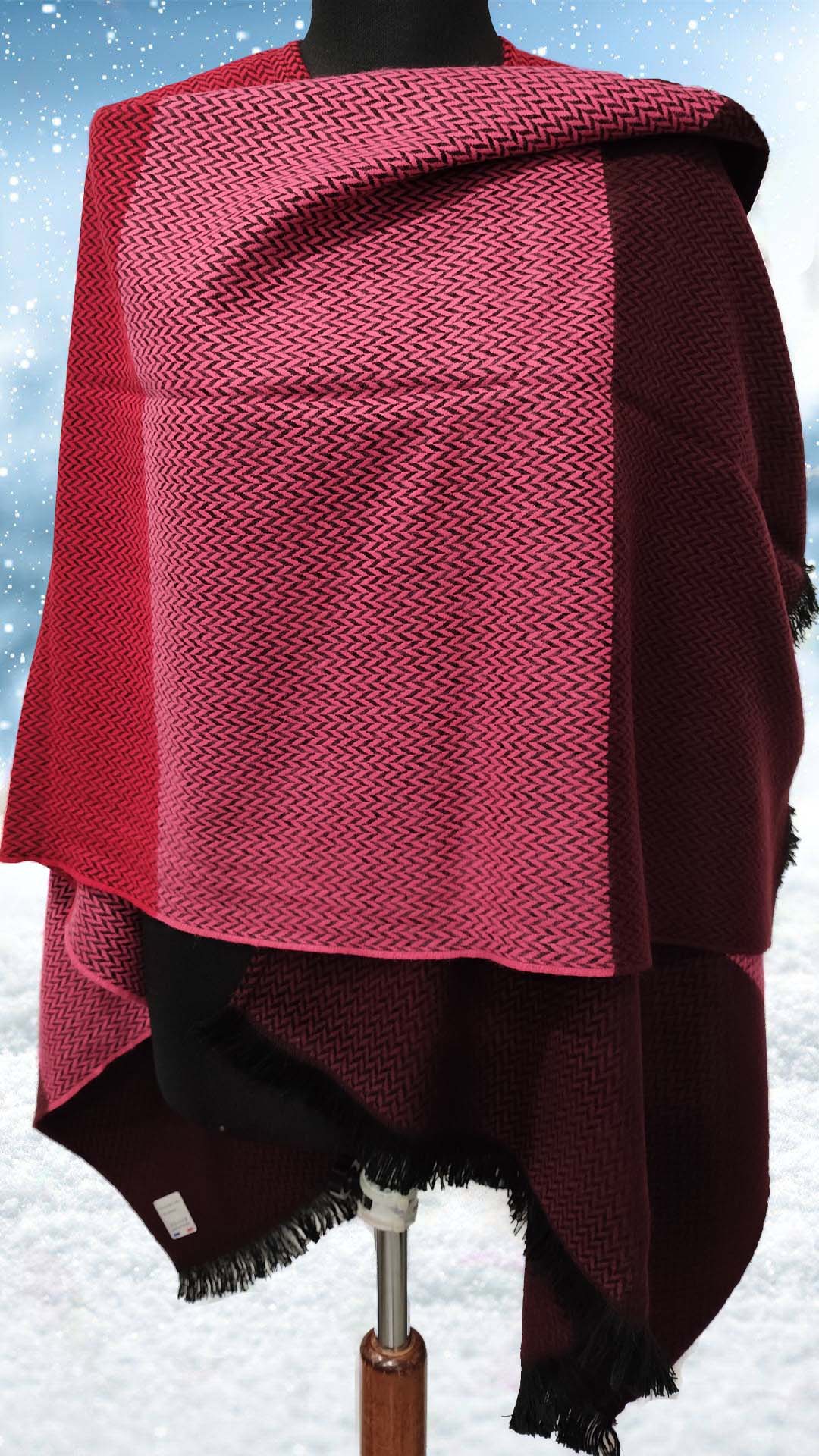 Poncho Femme chic Francais tissage rouge motif latin, porté fermé, style élégant et raffiné, taille unique, lavage machine 30°