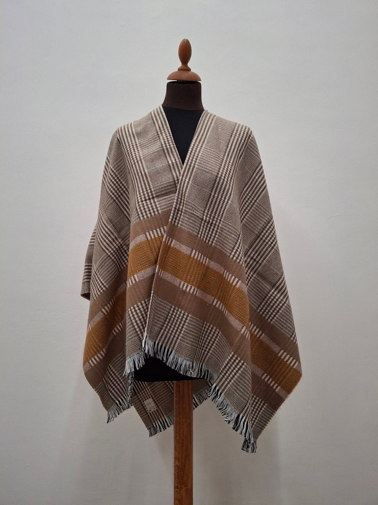 Poncho blanc et beige Made in France : Authentique, Élégant, Confort