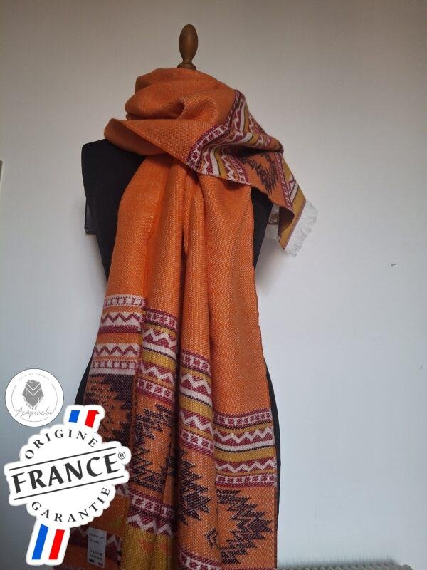 Étole orange Tissée en France Motifs ethniques – Douceur et originalité