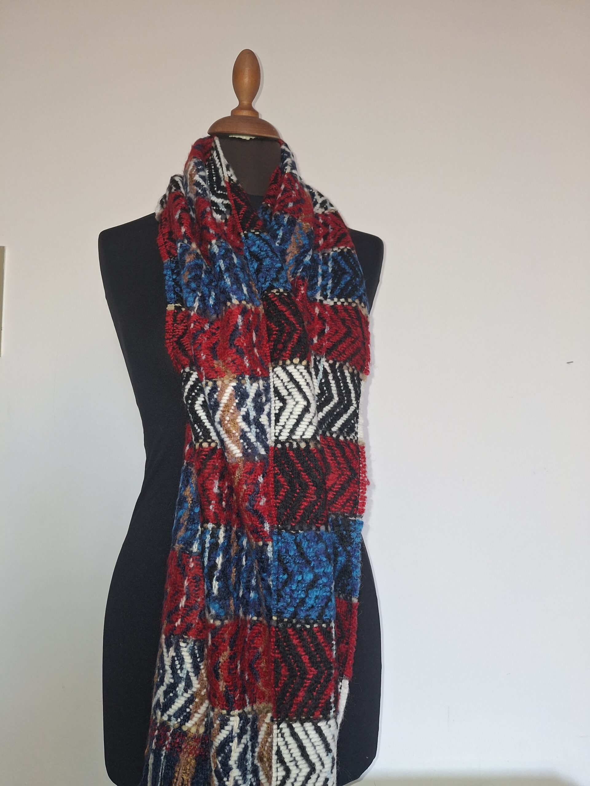 Echarpe Femme - Motifs raffinés et couleurs foncés - Ethnique douce et chaude – Image 4