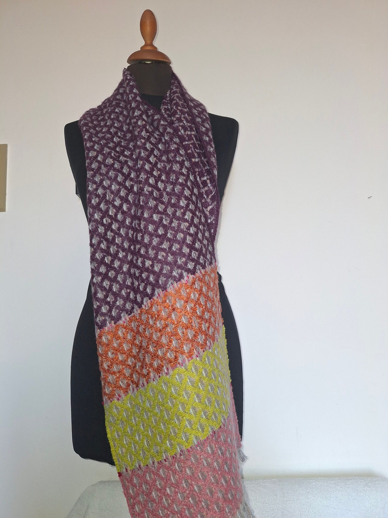 Echarpe couleurs lumineuses violette/verte/orange – Design raffiné motif quadrillé gris