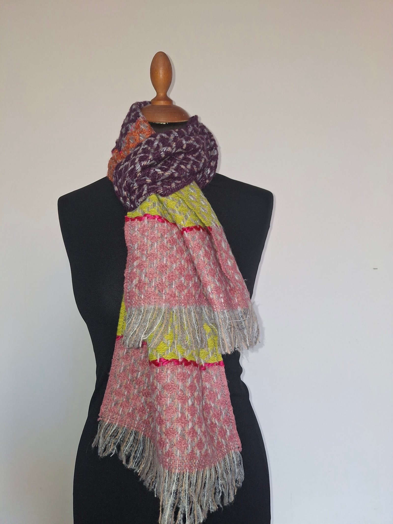 Echarpe couleurs lumineuses violette/verte/orange – Design raffiné motif quadrillé gris – Image 2